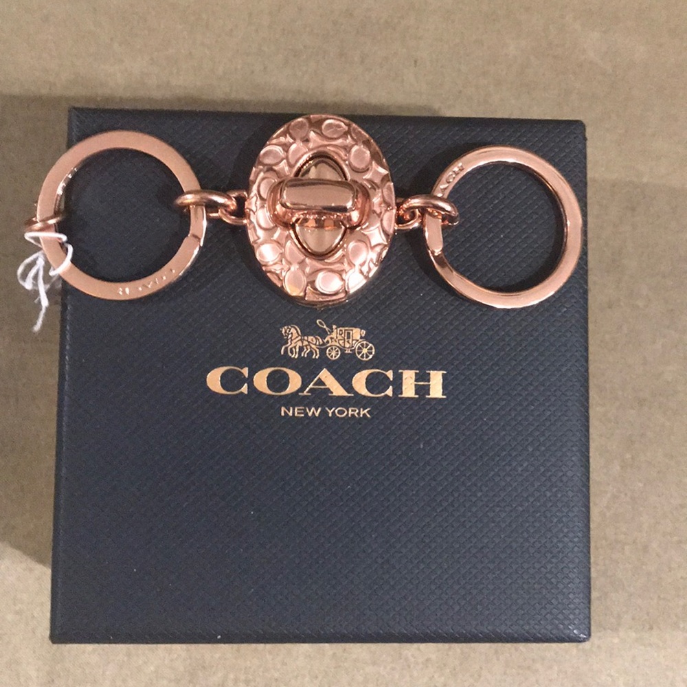 COACH Signature C Turnlock Valet Keyring Rose Gold